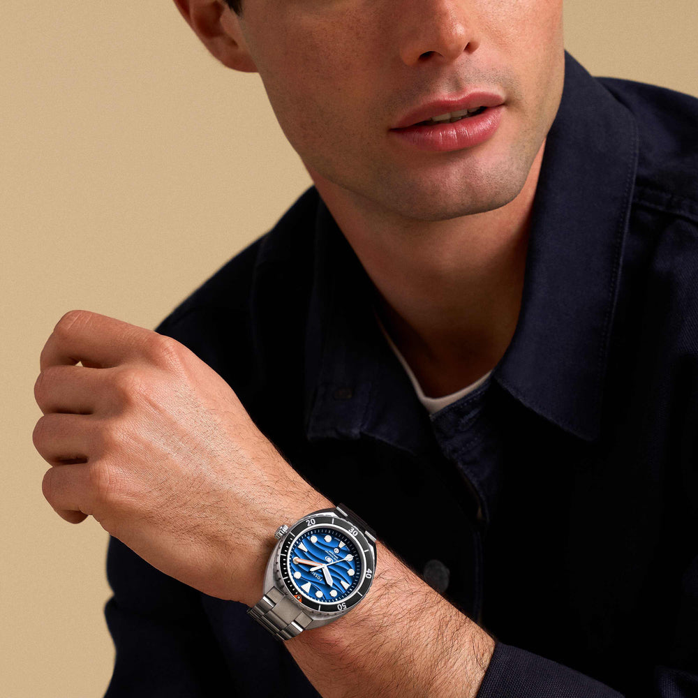 Breaker Three-Hand Date
